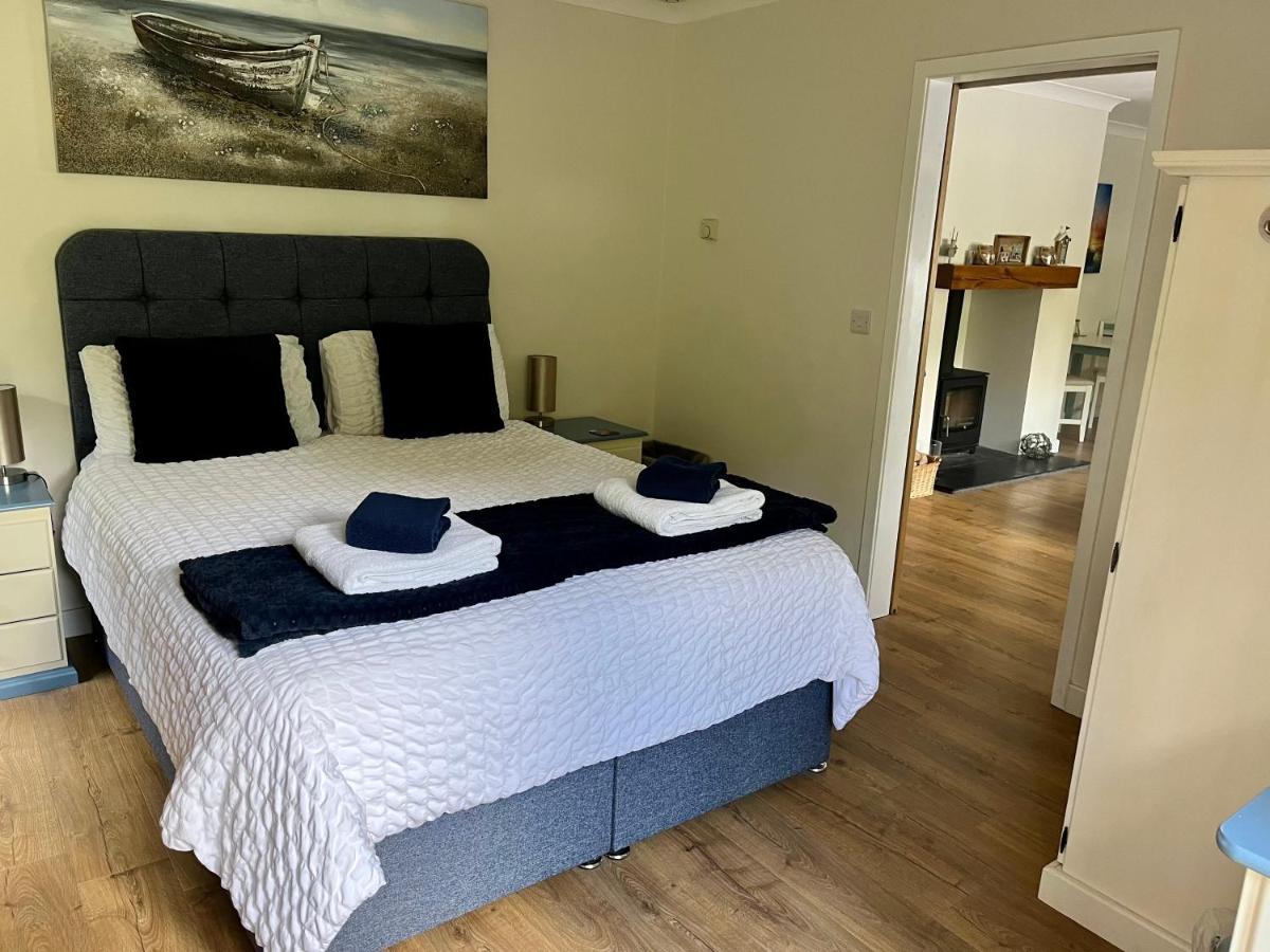 Coastal Garden Annex With Log Fire & Summer House Aberporth Esterno foto